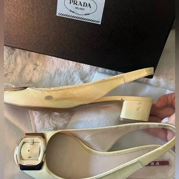 Vintage Prada Sling back Cream Patent Leather shoes… - Picture 14 of 17